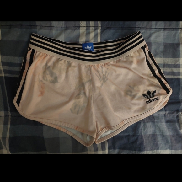 ADIDAS ORIGINALS 3 STRIPES FLORAL PASTEL SHORTY SHORTS - Picture 3 of 13